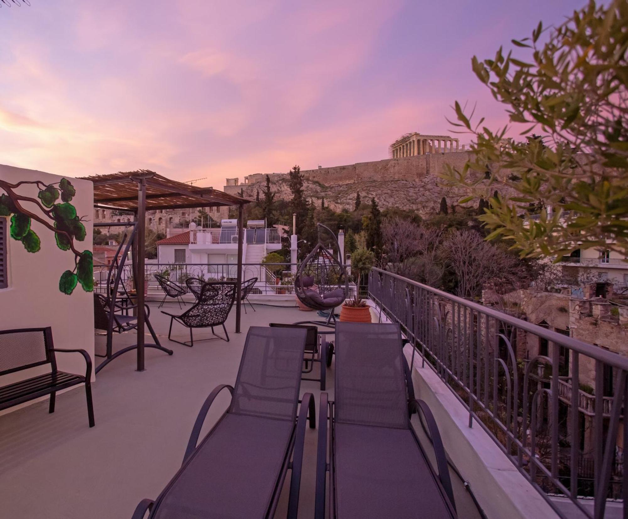 Calliope & Terpsichore By Heloni Apartment